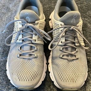 Women’s On Cloud size 8